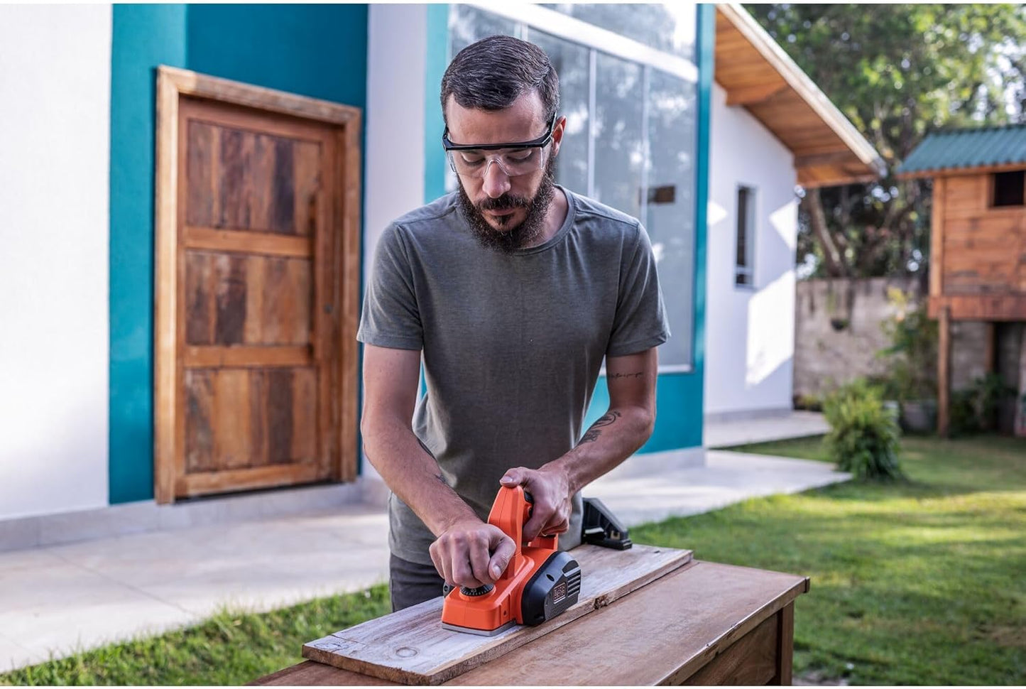 Cepillo eléctrico 710W Black+Decker BEW712-QS