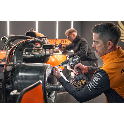 Taladro percutor McLaren 18V 90Nm 13mm con 2 baterías 4Ah + Maletín Dewalt DCD85MM2T