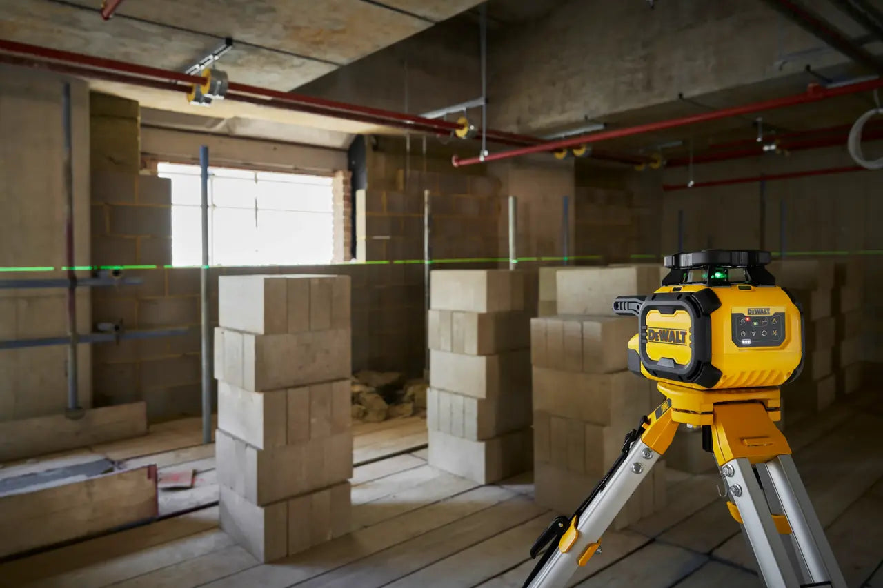 Kit livella laser rotativa autolivellante verde USB-C da 600 m con rilevatore Dewalt DCLE15221G