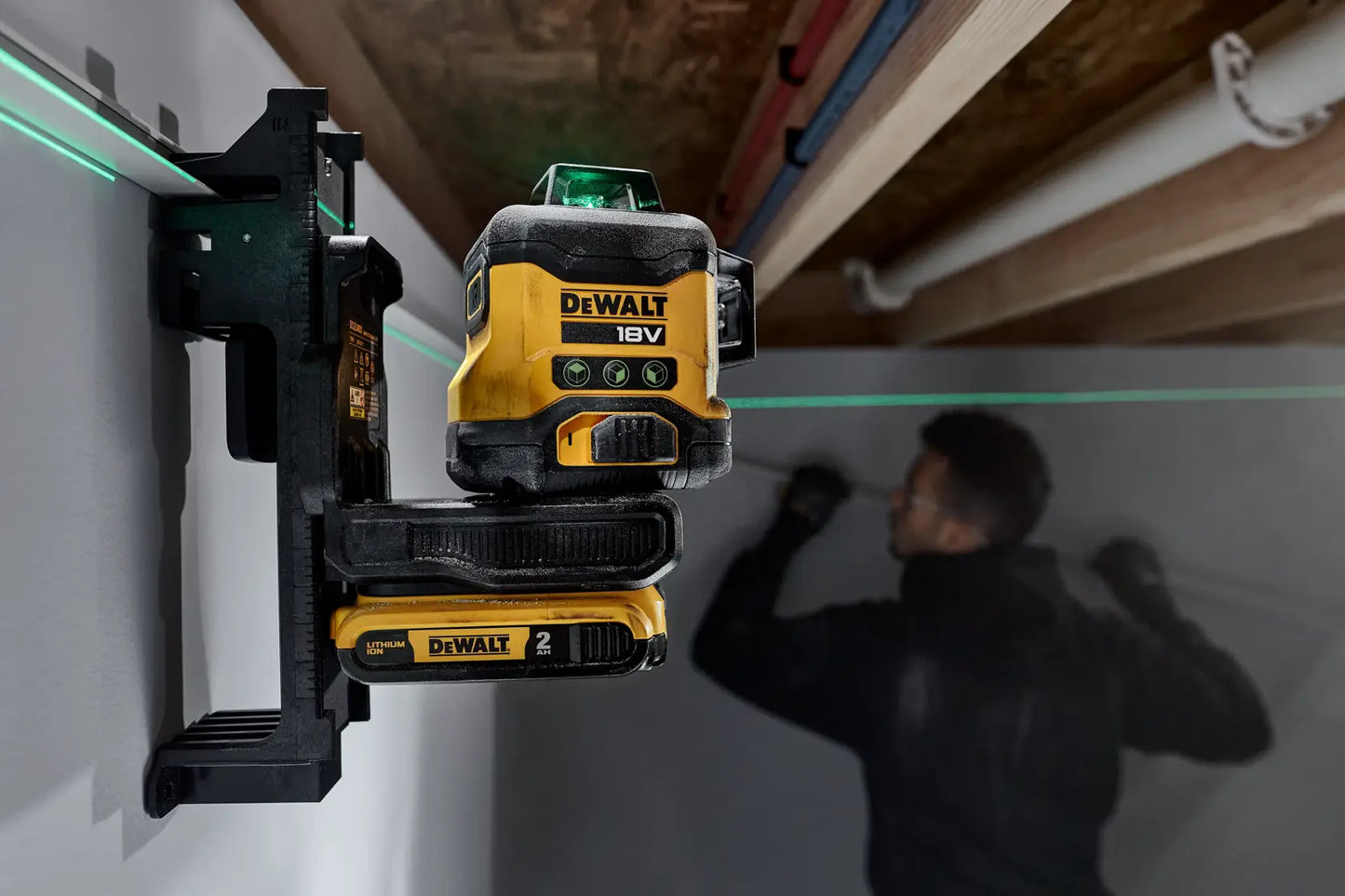 Kit di livella laser VERDE a 3 linee 360° XR 18V + trapano a percussione XR 18V + 2 batterie da 2 Ah + caricabatterie + valigetta Dewalt DCLE34031N
