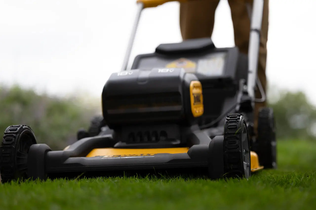Tosaerba semovente senza spazzole XR 18V 53cm Dewalt DCMWSP156N