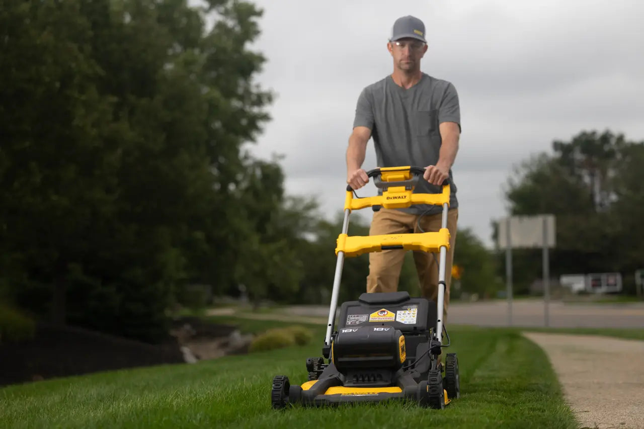 Tosaerba semovente senza spazzole XR 18V 53cm Dewalt DCMWSP156N
