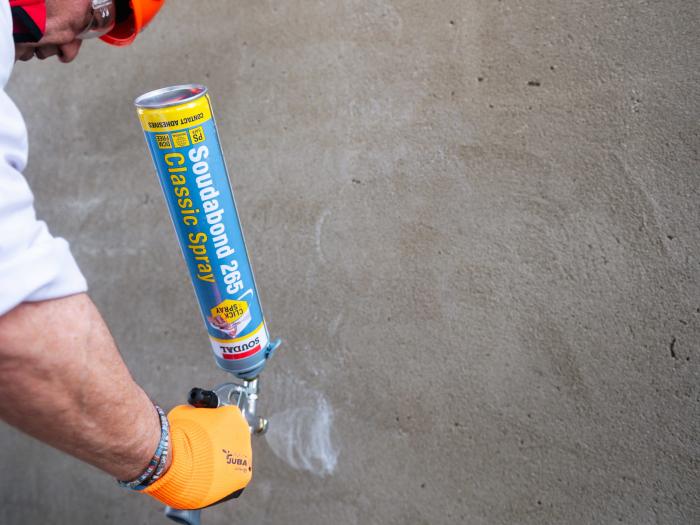 Kit da 5 bombolette di adesivo Soudabond 265 + pistola + detergente per sistema Click&Spray Soudal