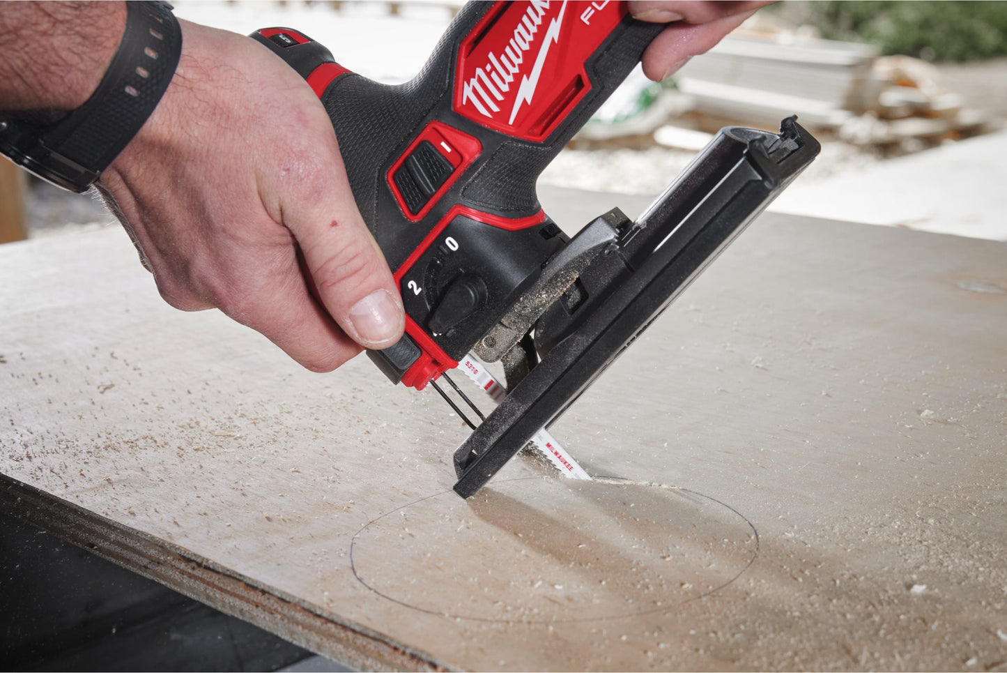 Sierra de calar subcompacta M12 Fuel + bat 2Ah + bat 4Ah + Cargador + Maletín Milwaukee M12 FJS-422X