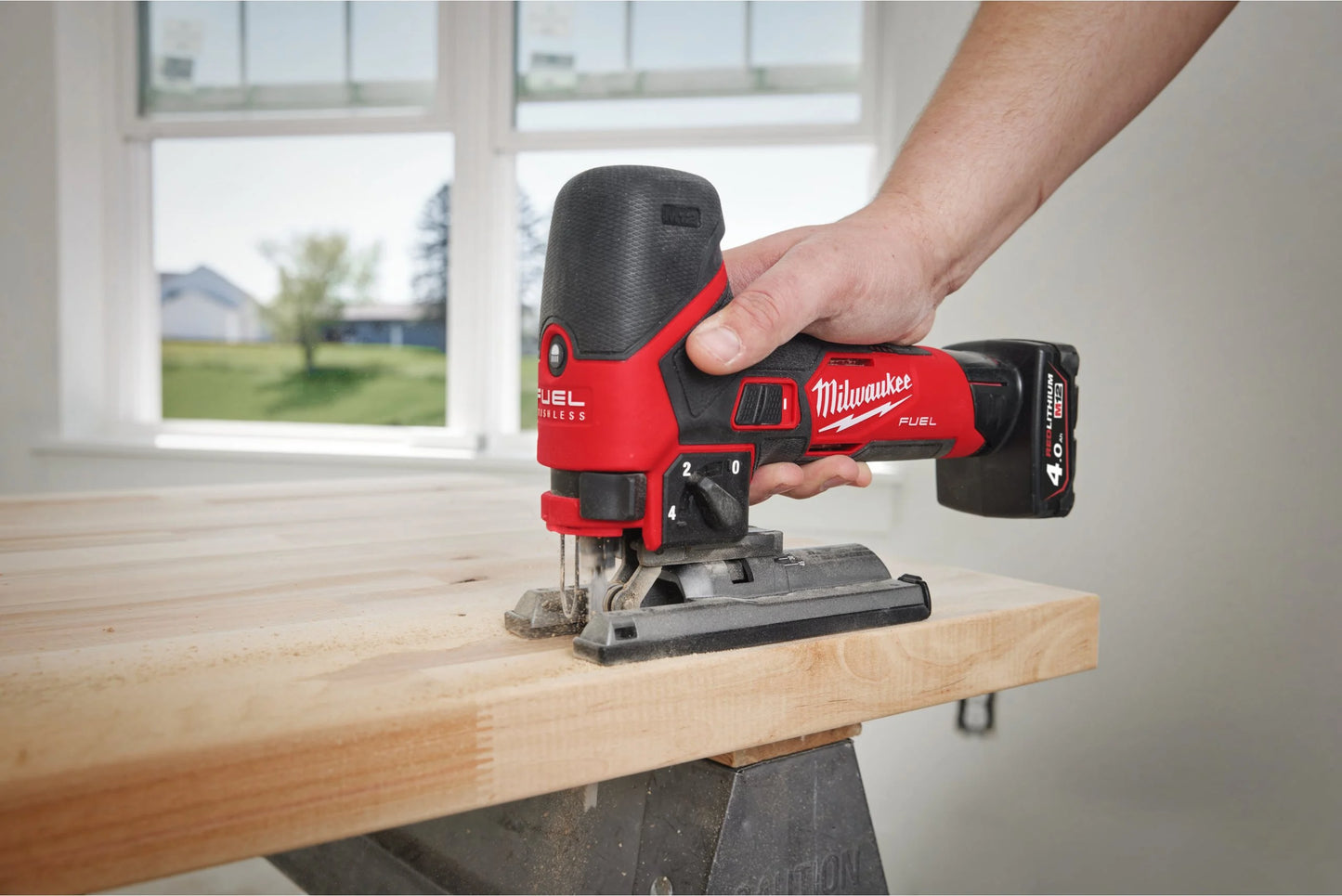 Sierra de calar subcompacta M12 Fuel + bat 2Ah + bat 4Ah + Cargador + Maletín Milwaukee M12 FJS-422X