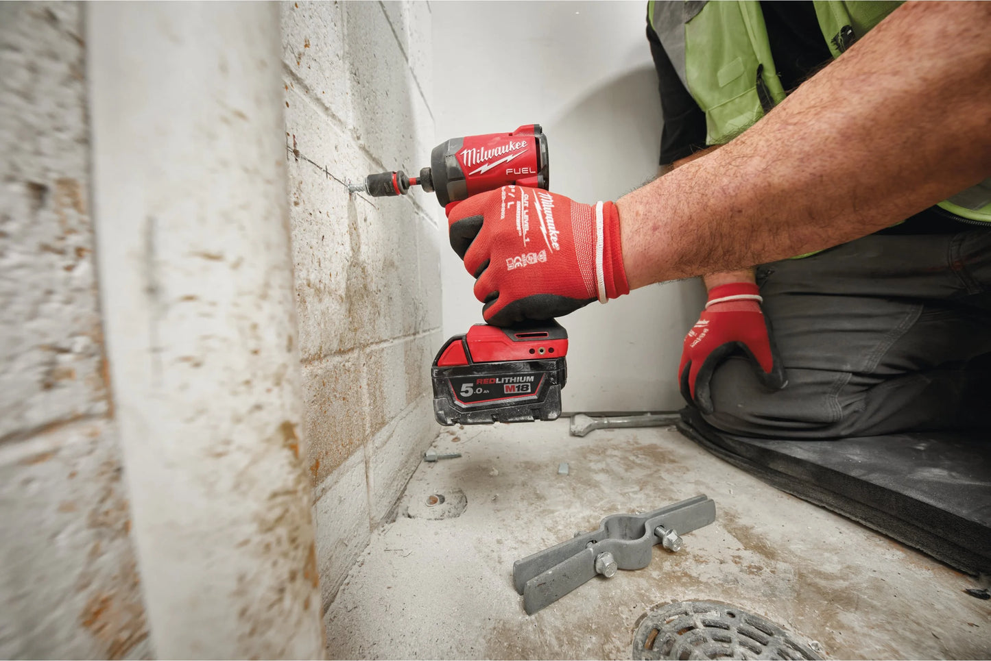 Avvitatore a impulsi M18 Fuel con attacco esagonale da ¼″ + 2 batterie da 5 Ah + caricabatterie + valigetta Milwaukee M18 FID3-502X