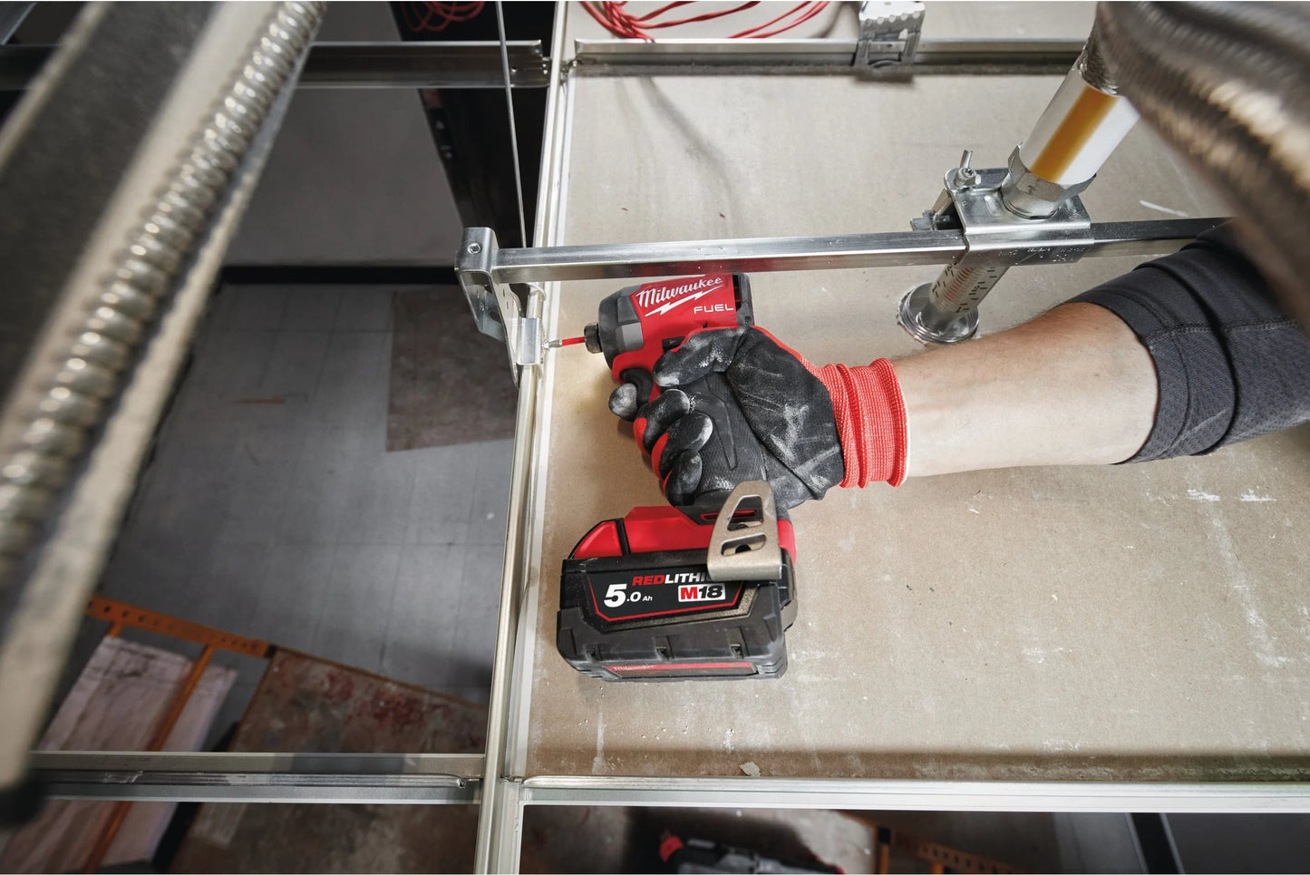 Avvitatore a impulsi M18 Fuel con attacco esagonale da ¼″ + 2 batterie da 5 Ah + caricabatterie + valigetta Milwaukee M18 FID3-502X