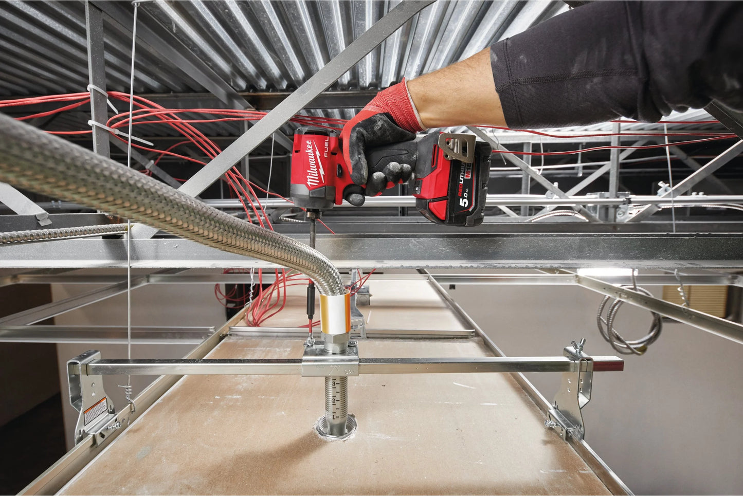 Avvitatore a impulsi M18 Fuel con attacco esagonale da ¼″ + 2 batterie da 5 Ah + caricabatterie + valigetta Milwaukee M18 FID3-502X