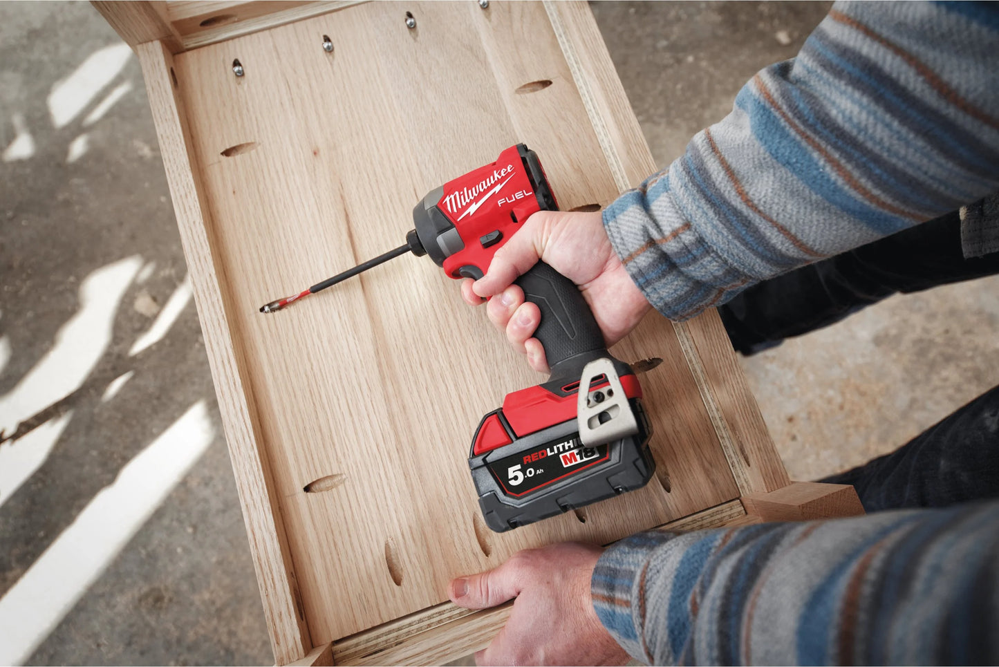 Avvitatore a impulsi M18 Fuel con attacco esagonale da ¼″ + 2 batterie da 5 Ah + caricabatterie + valigetta Milwaukee M18 FID3-502X