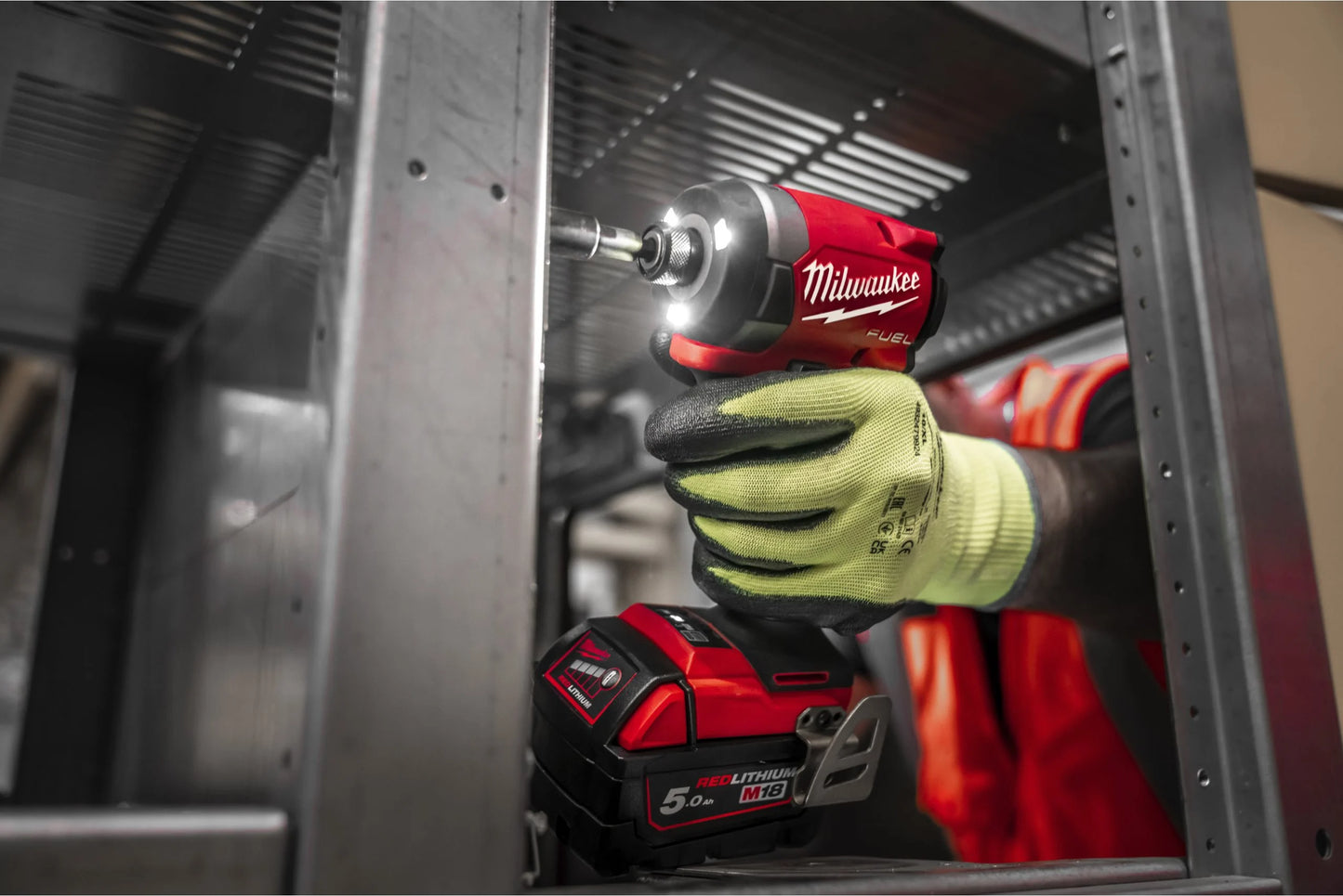 Avvitatore a impulsi M18 Fuel con attacco esagonale da ¼″ + 2 batterie da 5 Ah + caricabatterie + valigetta Milwaukee M18 FID3-502X