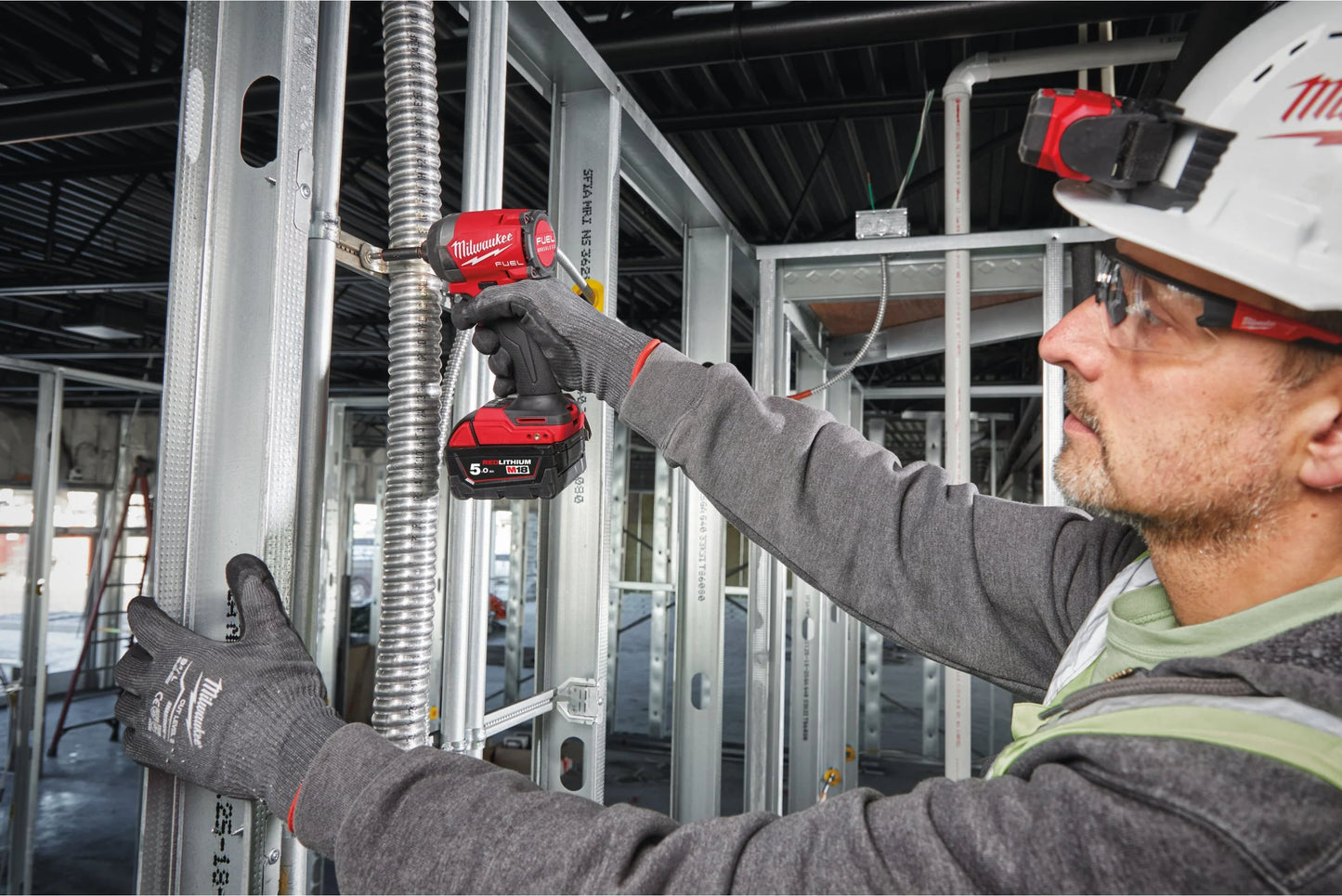 Avvitatore a impulsi M18 Fuel con attacco esagonale da ¼″ + 2 batterie da 5 Ah + caricabatterie + valigetta Milwaukee M18 FID3-502X