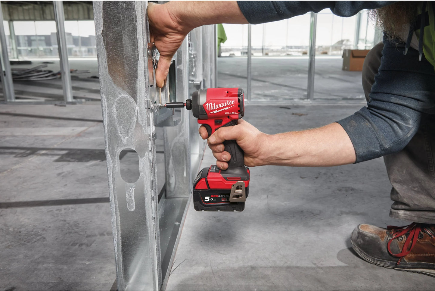 Avvitatore a impulsi M18 Fuel con attacco esagonale da ¼″ + 2 batterie da 5 Ah + caricabatterie + valigetta Milwaukee M18 FID3-502X