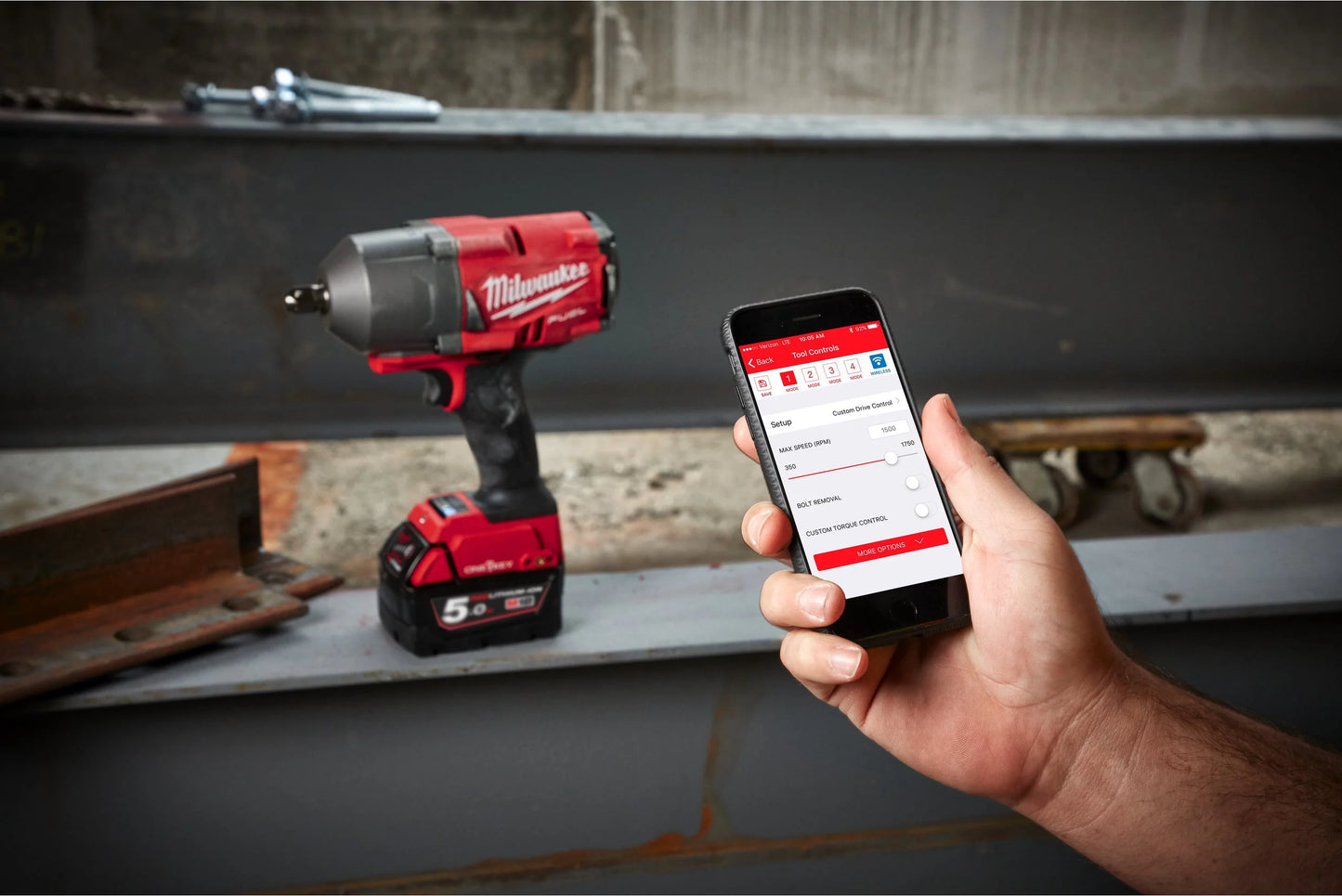 Chiave a impulsi M18 FUEL ONE-KEY 1/2" + 2 batterie da 5Ah + caricabatterie + valigetta Milwaukee M18 ONEFHIWF12-502X