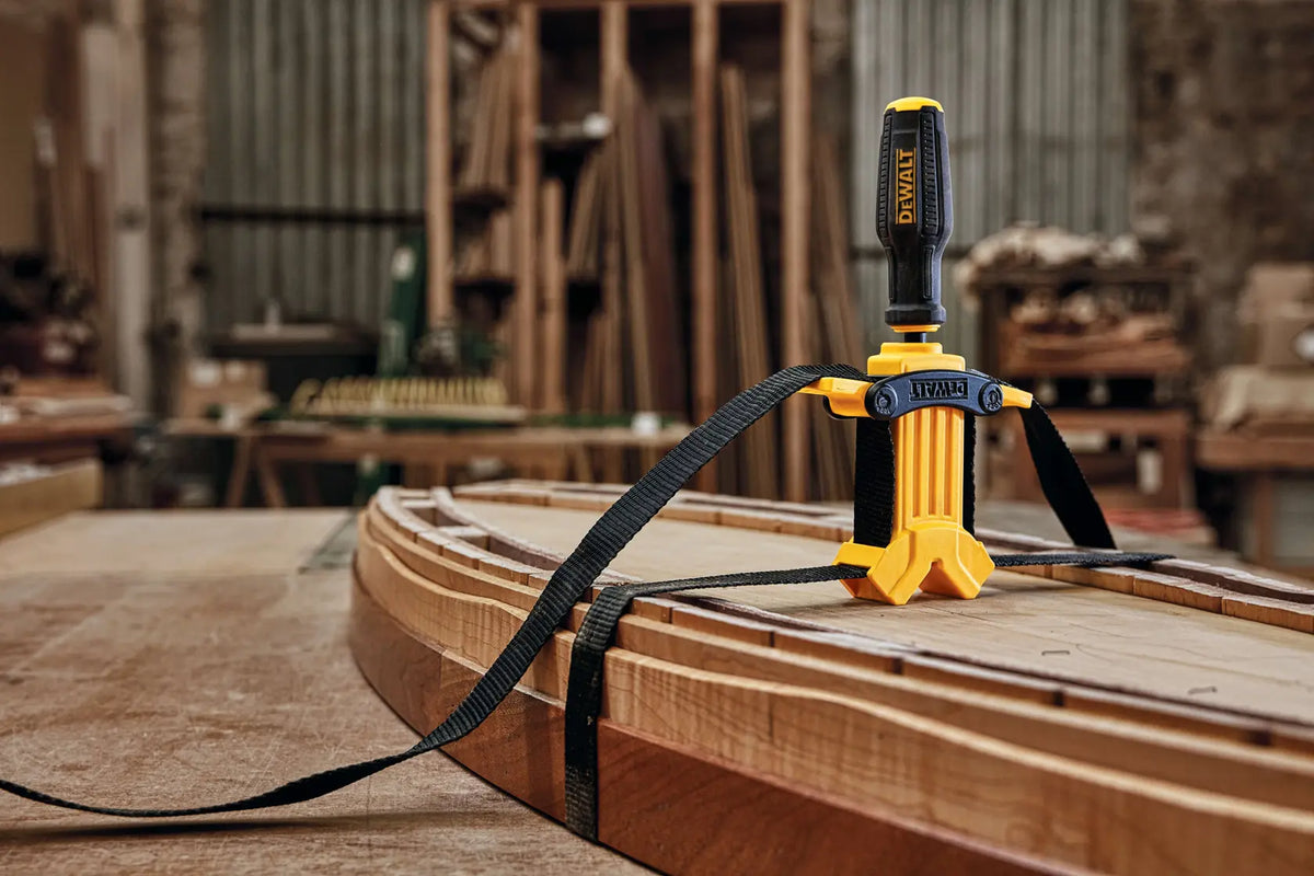 Tensor de Cinta 4,5m DeWalt DWHT83839-0 - Fotografía de uso